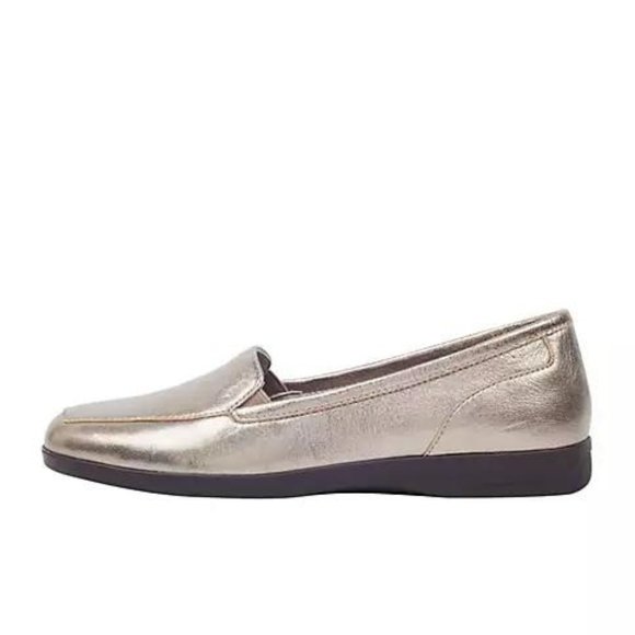 easy spirit devitt flats